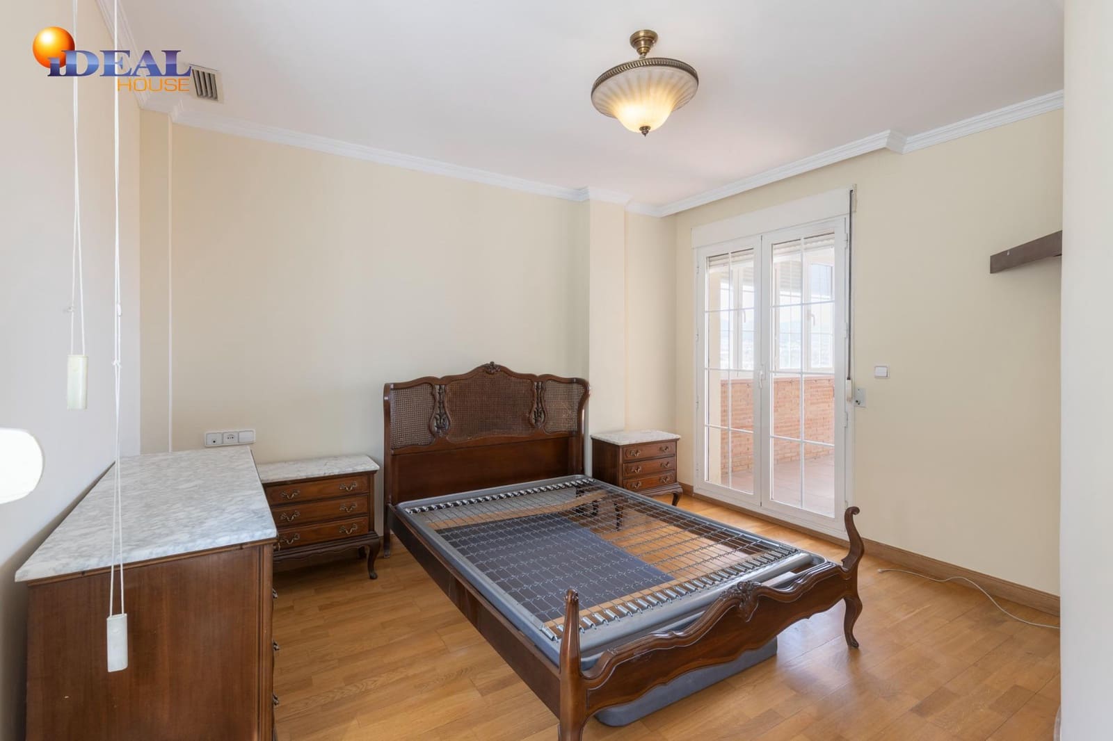 4 soverom Rekkehus til salgs i Granada by med svømmebasseng garasje - € 565 000 (Ref: 9434132)