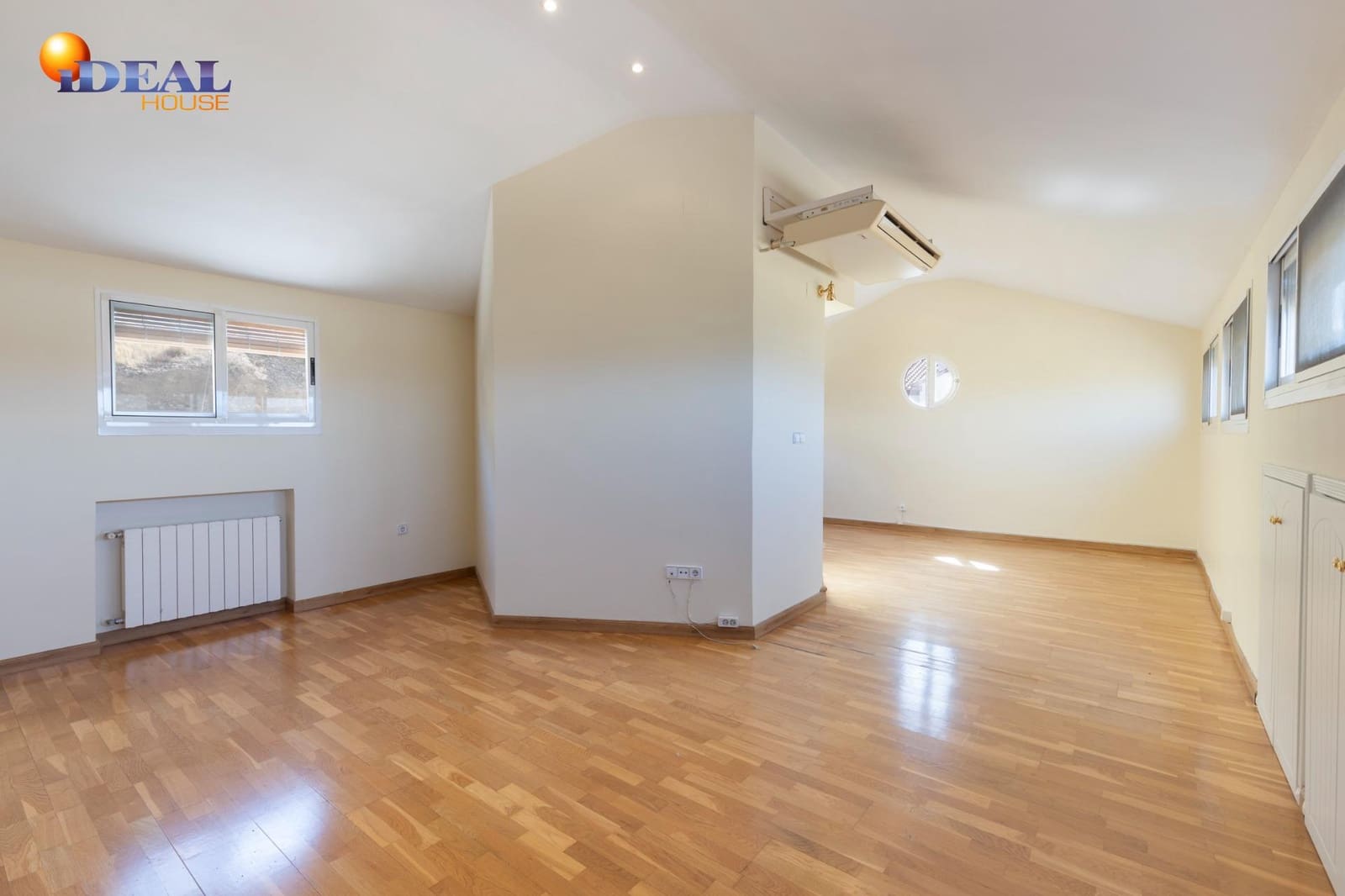 4 soverom Rekkehus til salgs i Granada by med svømmebasseng garasje - € 565 000 (Ref: 9434132)