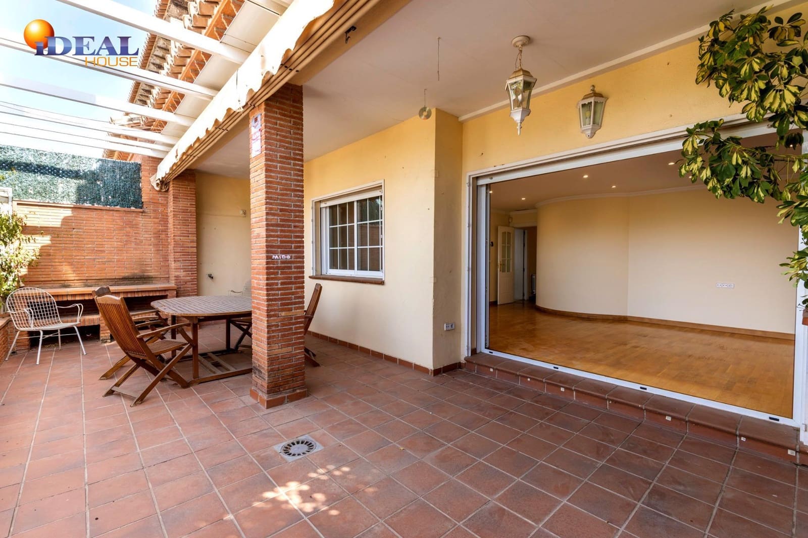 4 soverom Rekkehus til salgs i Granada by med svømmebasseng garasje - € 565 000 (Ref: 9434132)