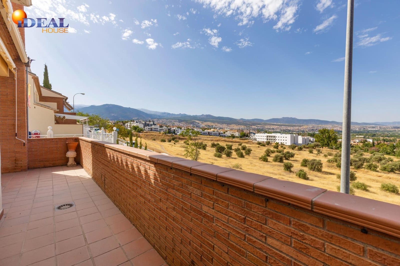 4 soverom Rekkehus til salgs i Granada by med svømmebasseng garasje - € 565 000 (Ref: 9434132)