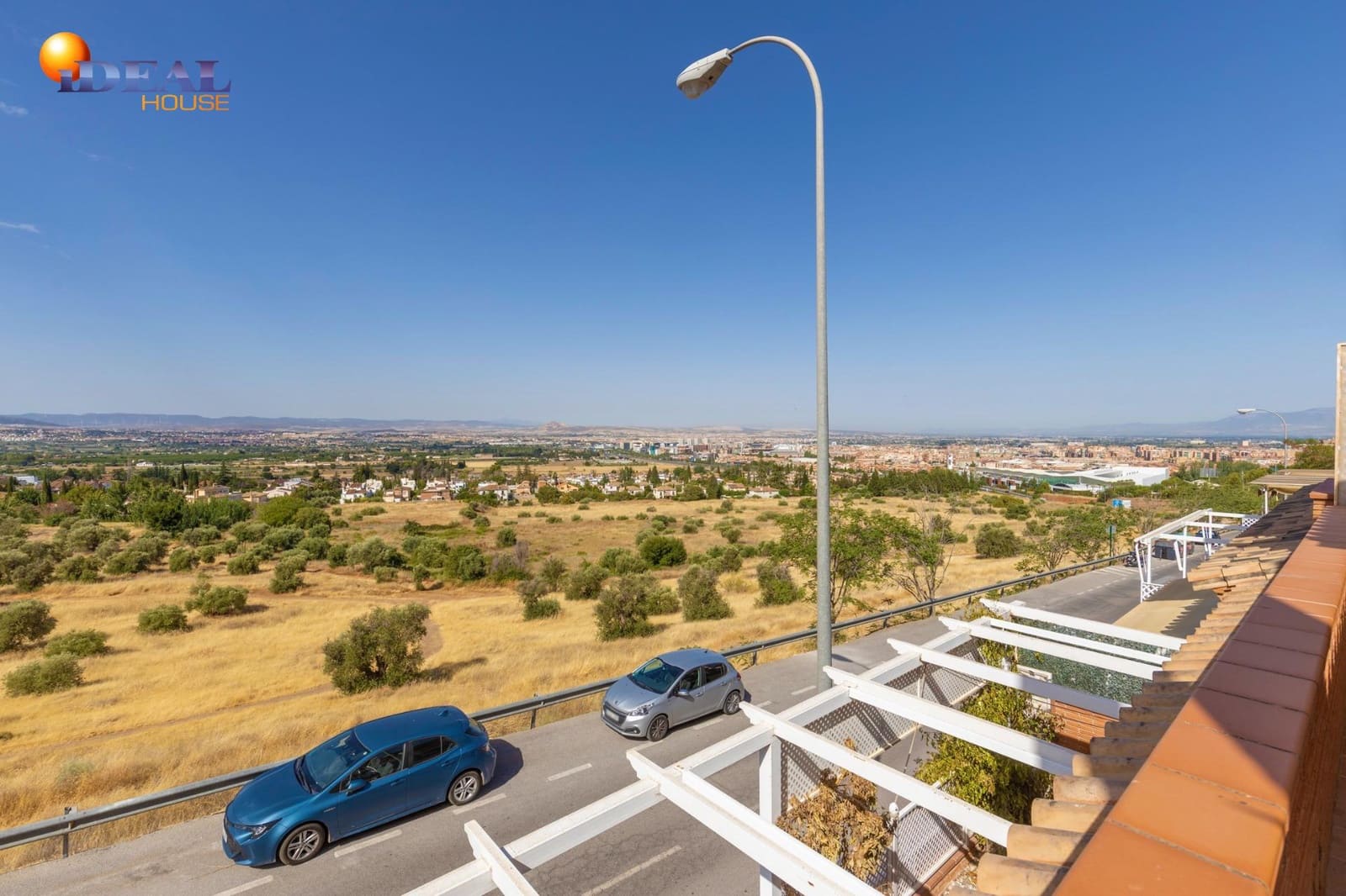 4 soverom Rekkehus til salgs i Granada by med svømmebasseng garasje - € 565 000 (Ref: 9434132)