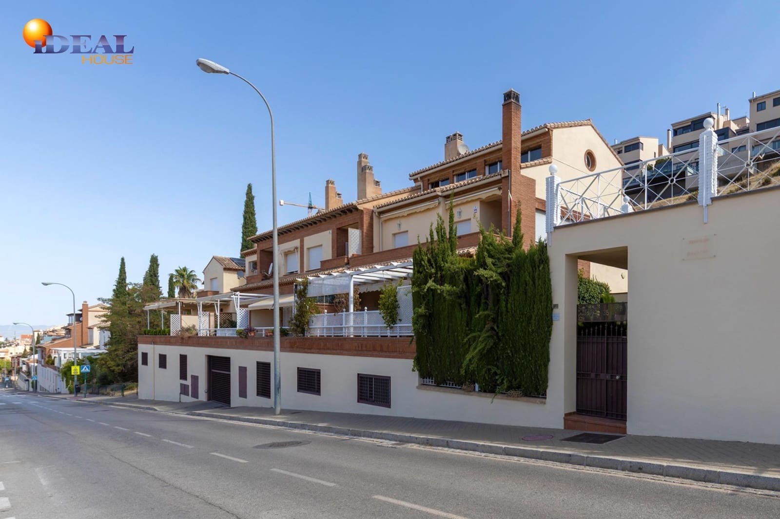 4 soverom Rekkehus til salgs i Granada by med svømmebasseng garasje - € 565 000 (Ref: 9434132)