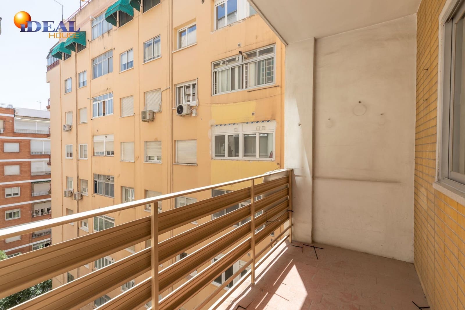 Piso de 3 habitaciones en Granada ciudad en venta - 349.000 € (Ref: 9434133)