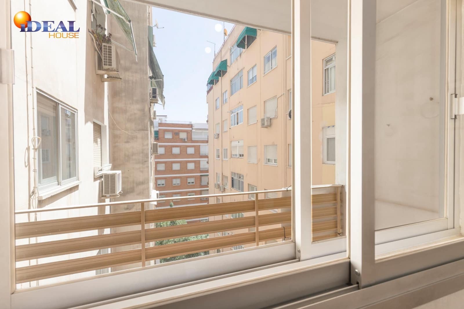 Piso de 3 habitaciones en Granada ciudad en venta - 349.000 € (Ref: 9434133)