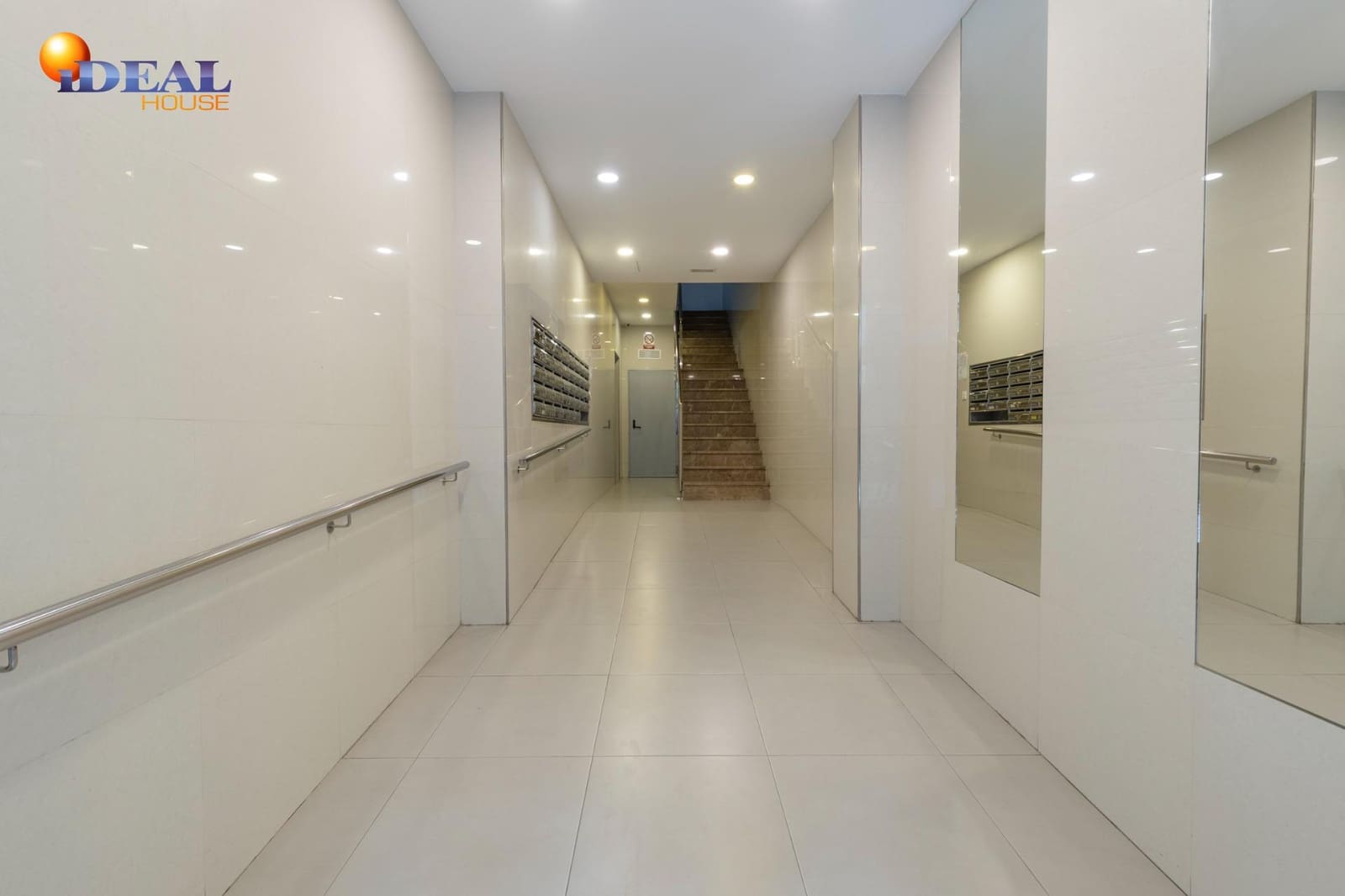 Piso de 3 habitaciones en Granada ciudad en venta - 349.000 € (Ref: 9434133)