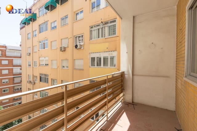 Piso de 3 habitaciones en Granada ciudad en venta - 349.000 € (Ref: 9434133)
