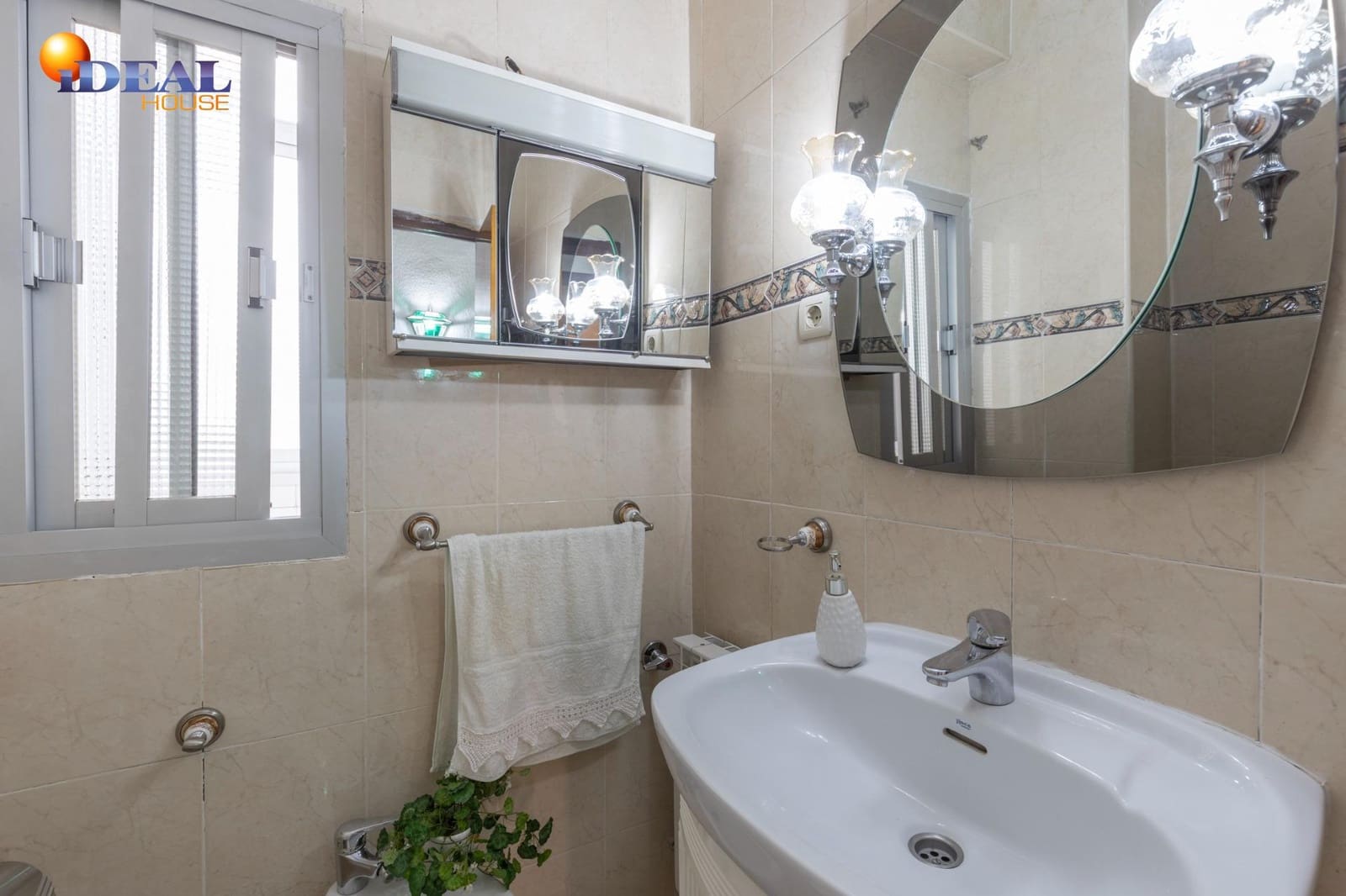 Piso de 3 habitaciones en Granada ciudad en venta - 349.000 € (Ref: 9434133)