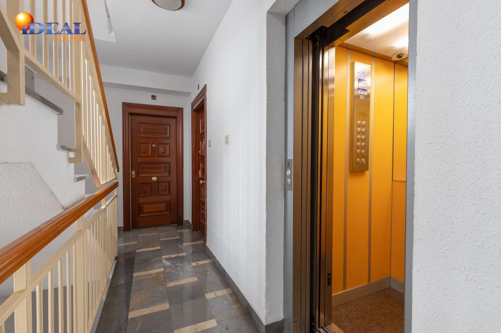 Piso de 3 habitaciones en Granada ciudad en venta - 349.000 € (Ref: 9434133)