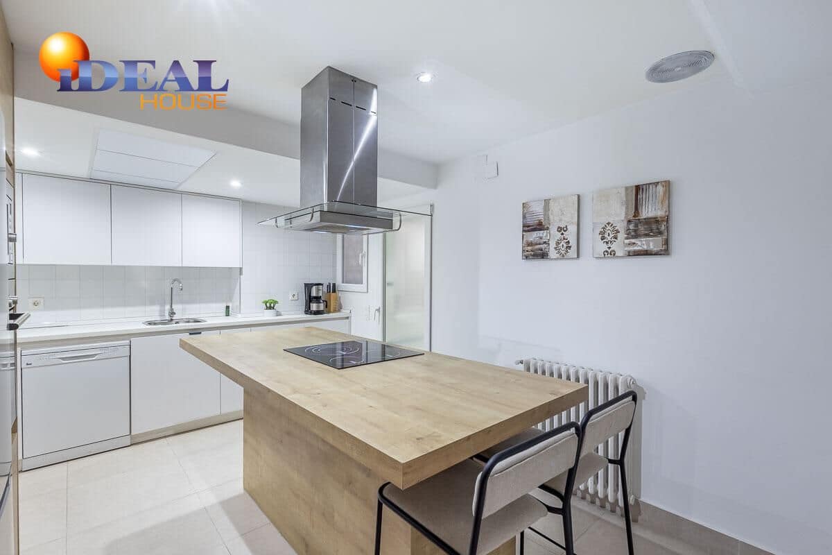 3 bedroom Flat for sale in Granada city - € 615,000 (Ref: 9434138)