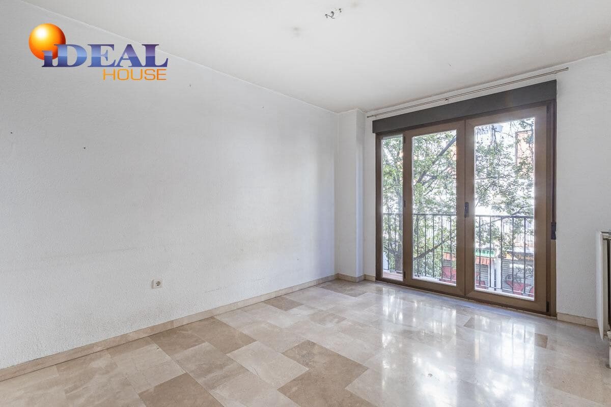 Piso de 3 habitaciones en Granada ciudad en venta con garaje - 395.000 € (Ref: 9434139)
