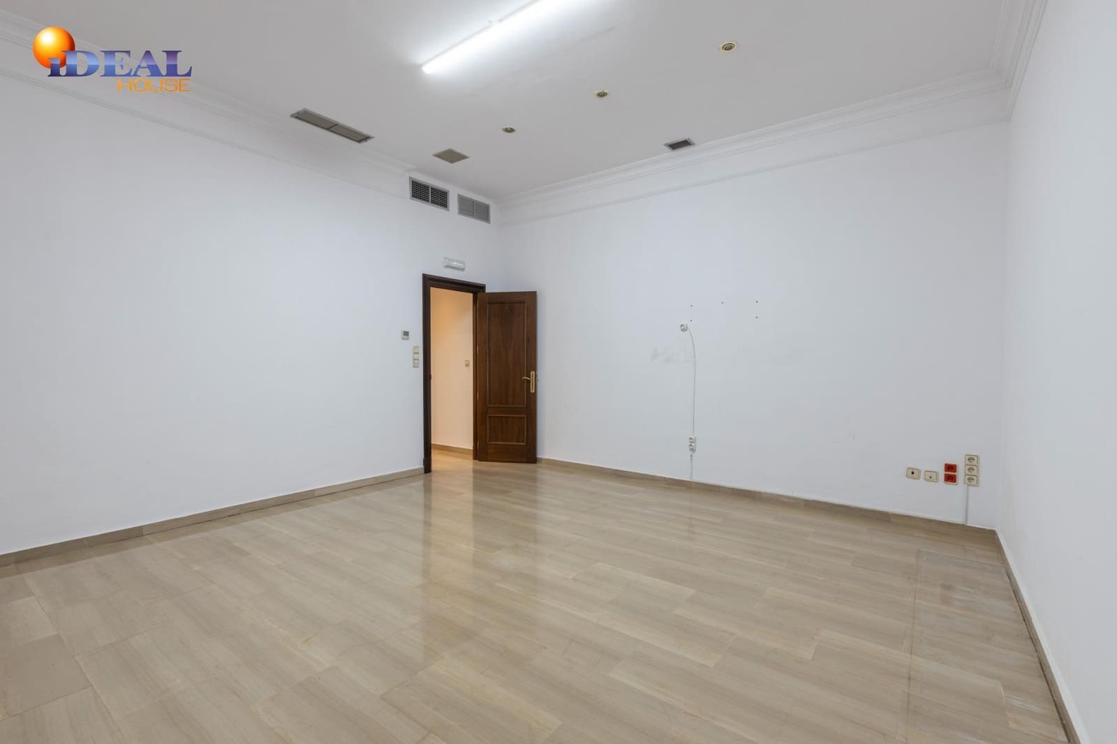 Gewerbe zu verkaufen in Granada Stadt - 1.350.000 € (Ref: 9434142)