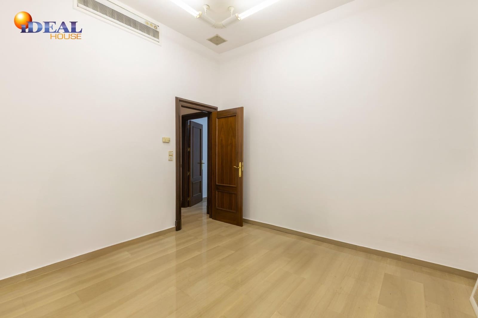 Gewerbe zu verkaufen in Granada Stadt - 1.350.000 € (Ref: 9434142)