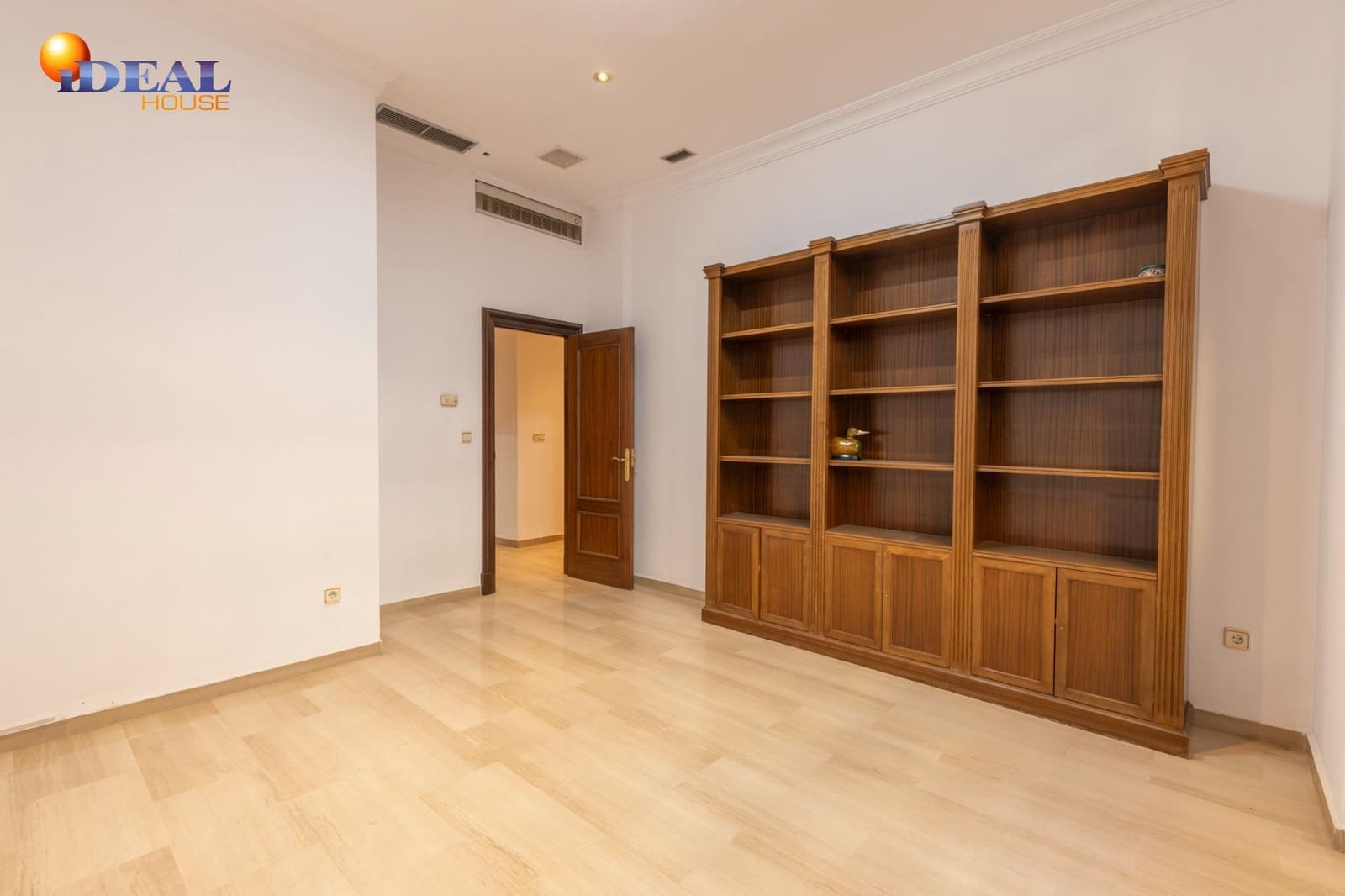 Gewerbe zu verkaufen in Granada Stadt - 1.350.000 € (Ref: 9434142)