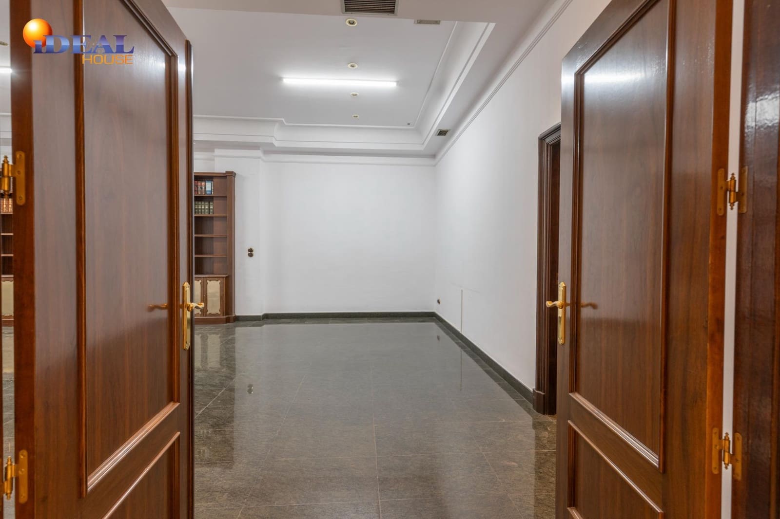 Gewerbe zu verkaufen in Granada Stadt - 1.350.000 € (Ref: 9434142)