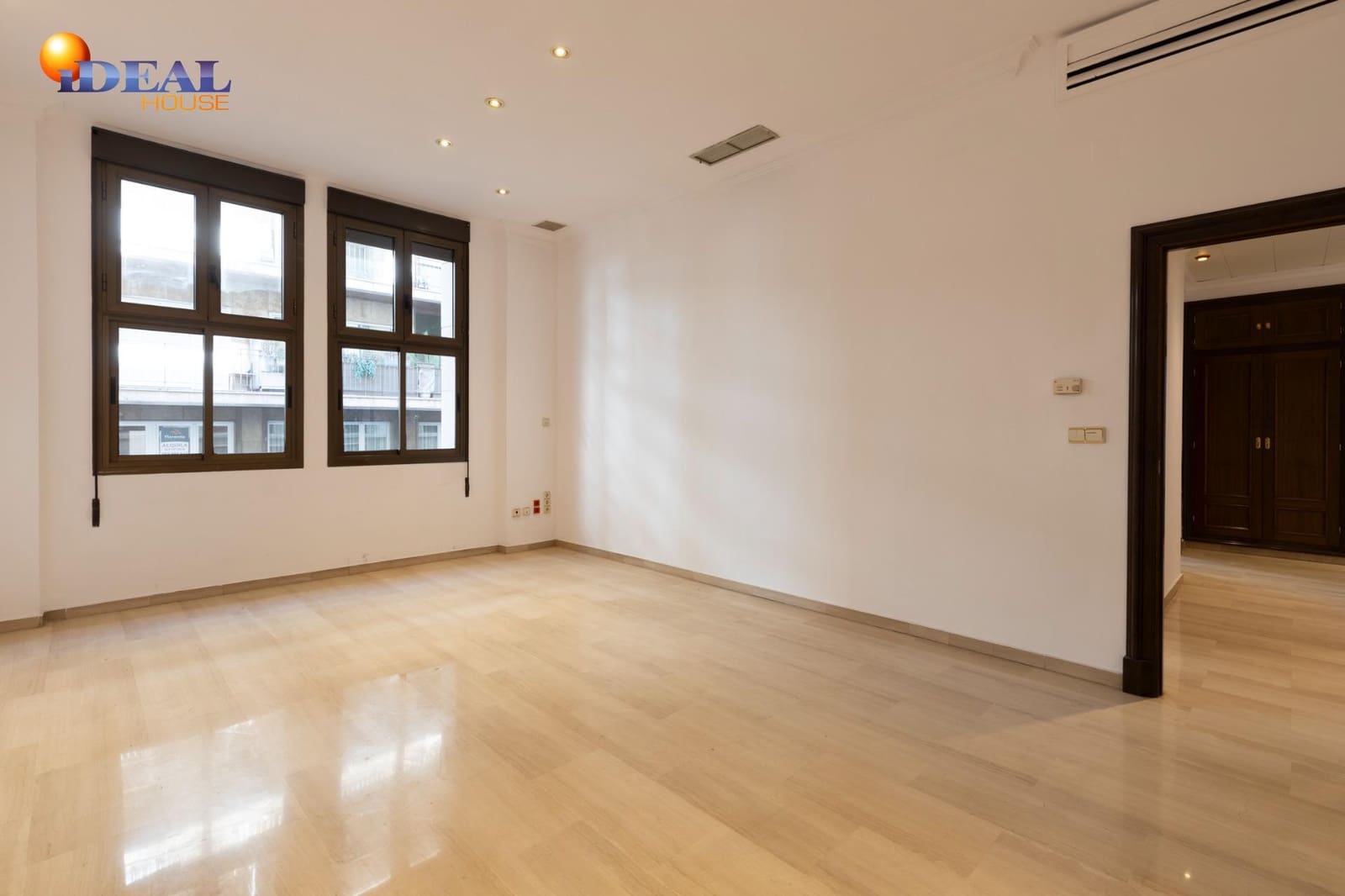 Gewerbe zu verkaufen in Granada Stadt - 1.350.000 € (Ref: 9434142)