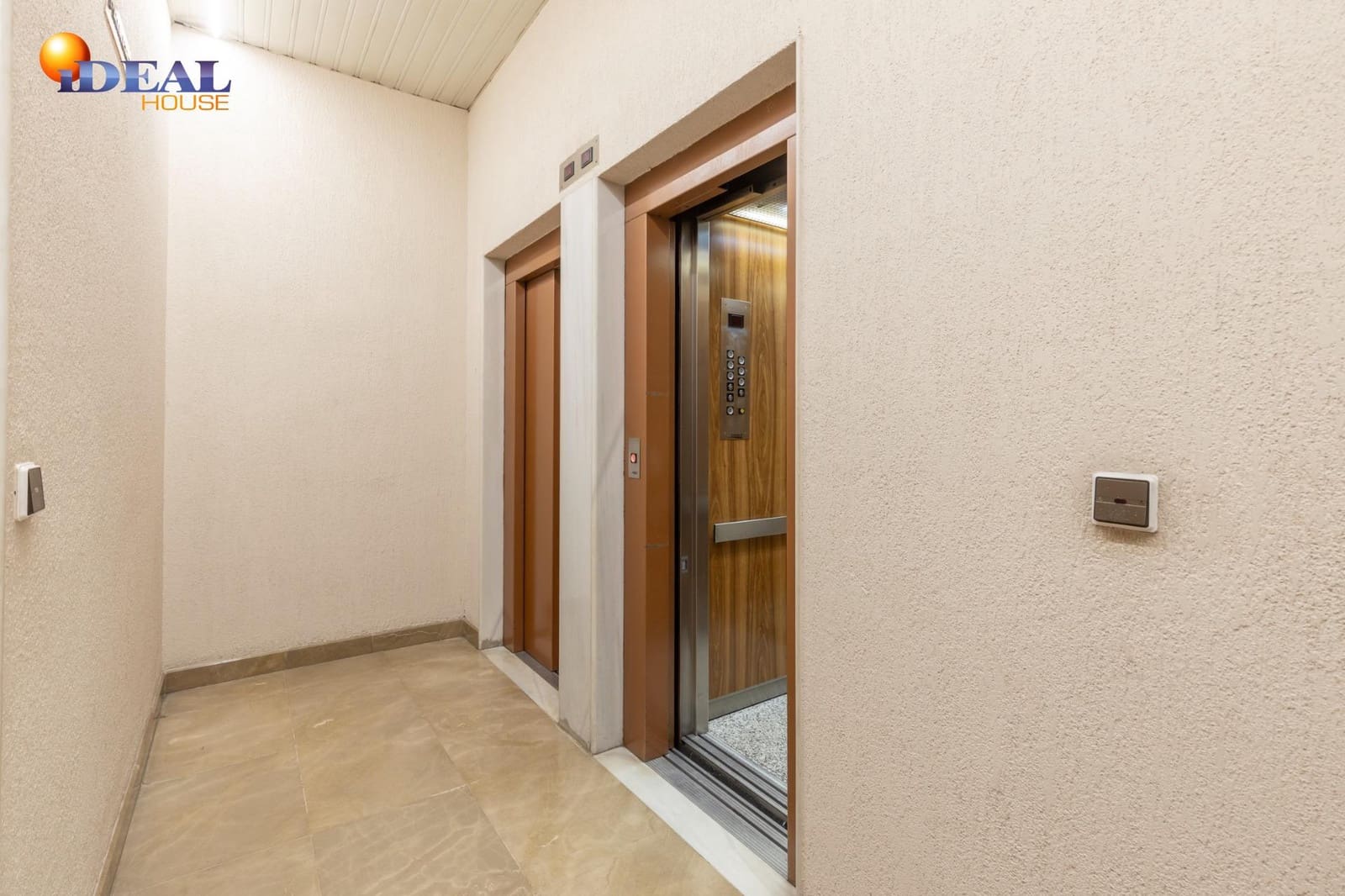 Gewerbe zu verkaufen in Granada Stadt - 1.350.000 € (Ref: 9434142)