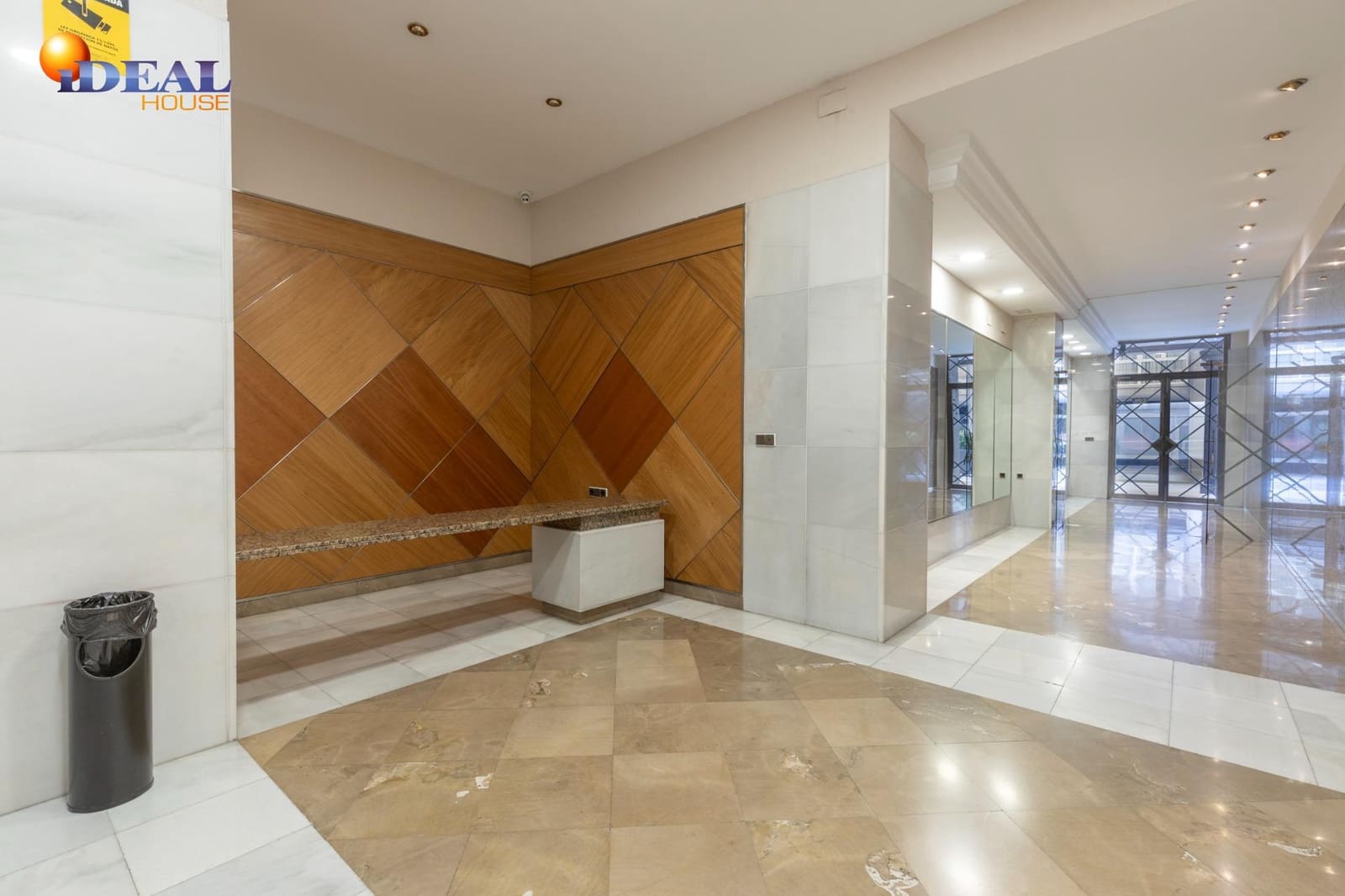 Gewerbe zu verkaufen in Granada Stadt - 1.350.000 € (Ref: 9434142)