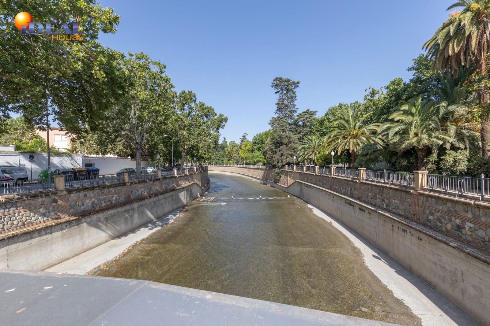 Hus til salgs i Granada by - € 950 000 (Ref: 9434143)