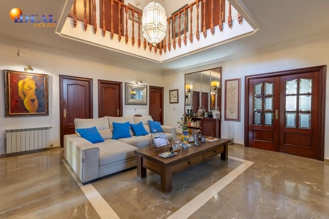 Chalet de 8 habitaciones en Atarfe en venta con piscina garaje - 740.000 € (Ref: 9434145)