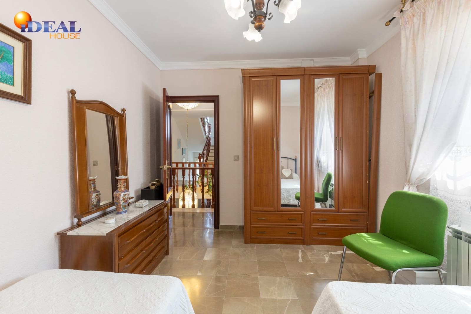 8 bedroom Villa for sale in Atarfe with pool garage - € 740,000 (Ref: 9434145)