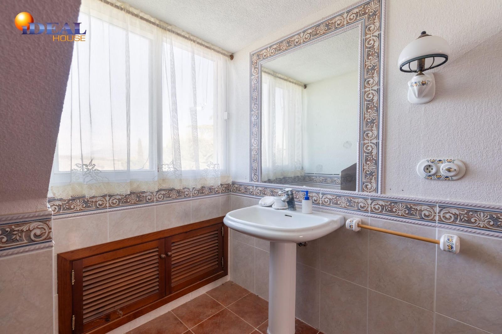 8 bedroom Villa for sale in Atarfe with pool garage - € 740,000 (Ref: 9434145)