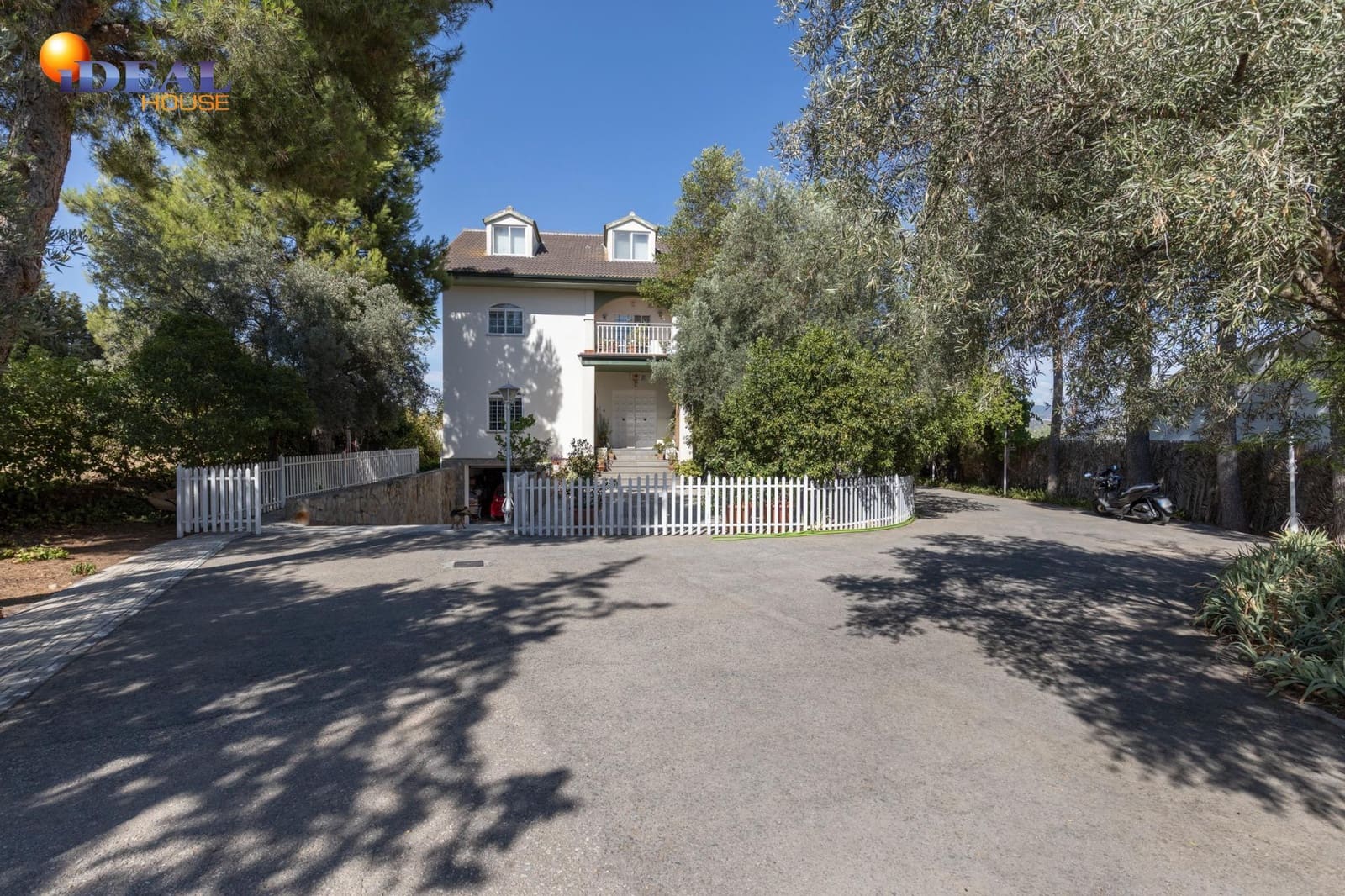 8 bedroom Villa for sale in Atarfe with pool garage - € 740,000 (Ref: 9434145)