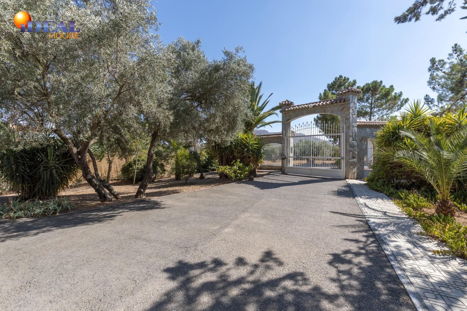 8 bedroom Villa for sale in Atarfe with pool garage - € 740,000 (Ref: 9434145)