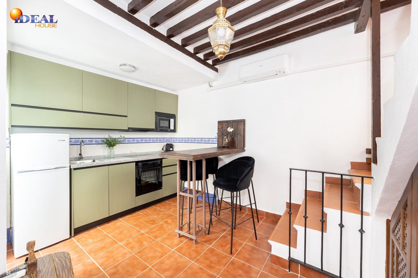 2 slaapkamer Rijtjeshuis te koop in Granada stad - € 288.000 (Ref: 9434146)