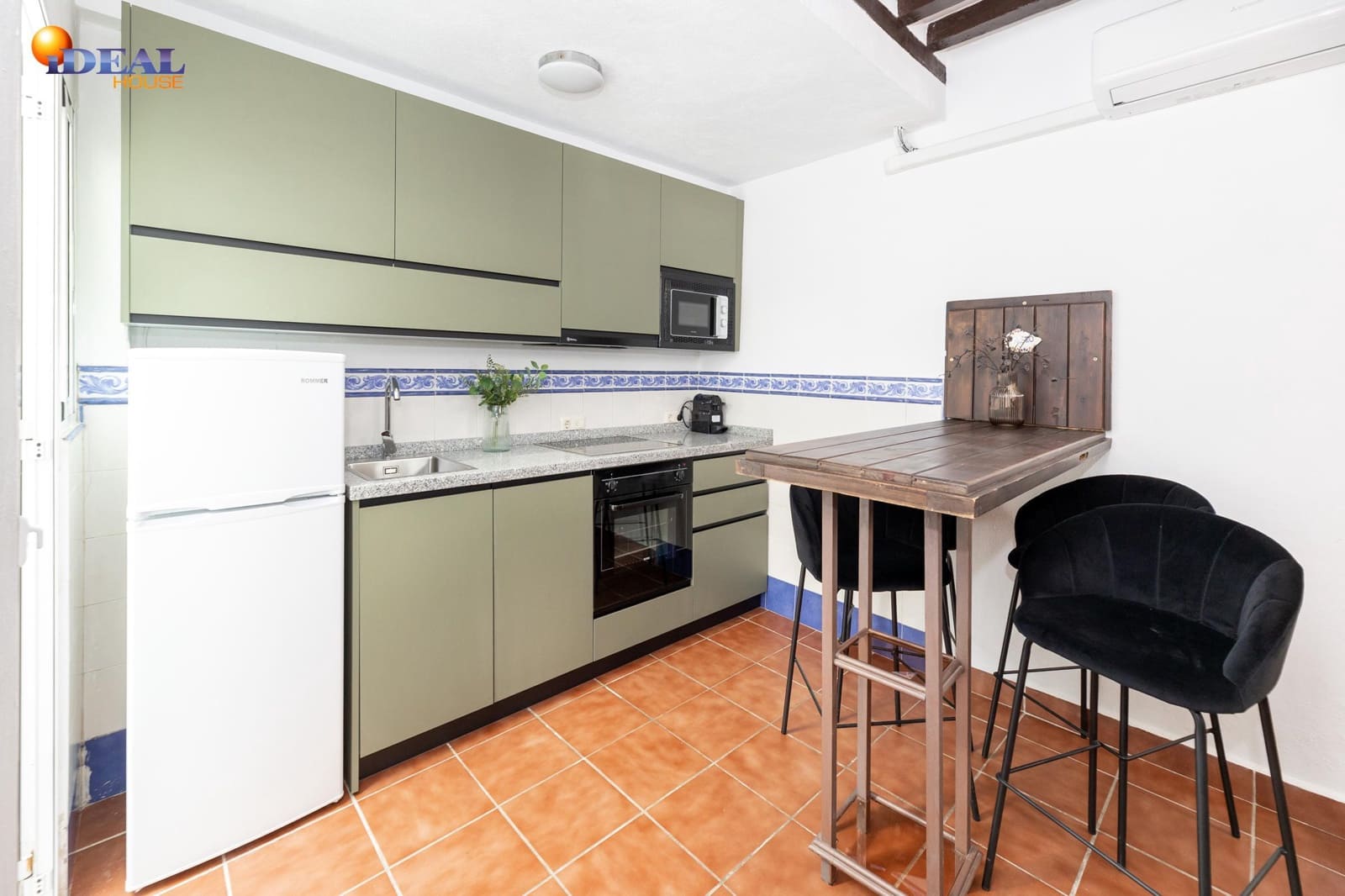 2 slaapkamer Rijtjeshuis te koop in Granada stad - € 288.000 (Ref: 9434146)