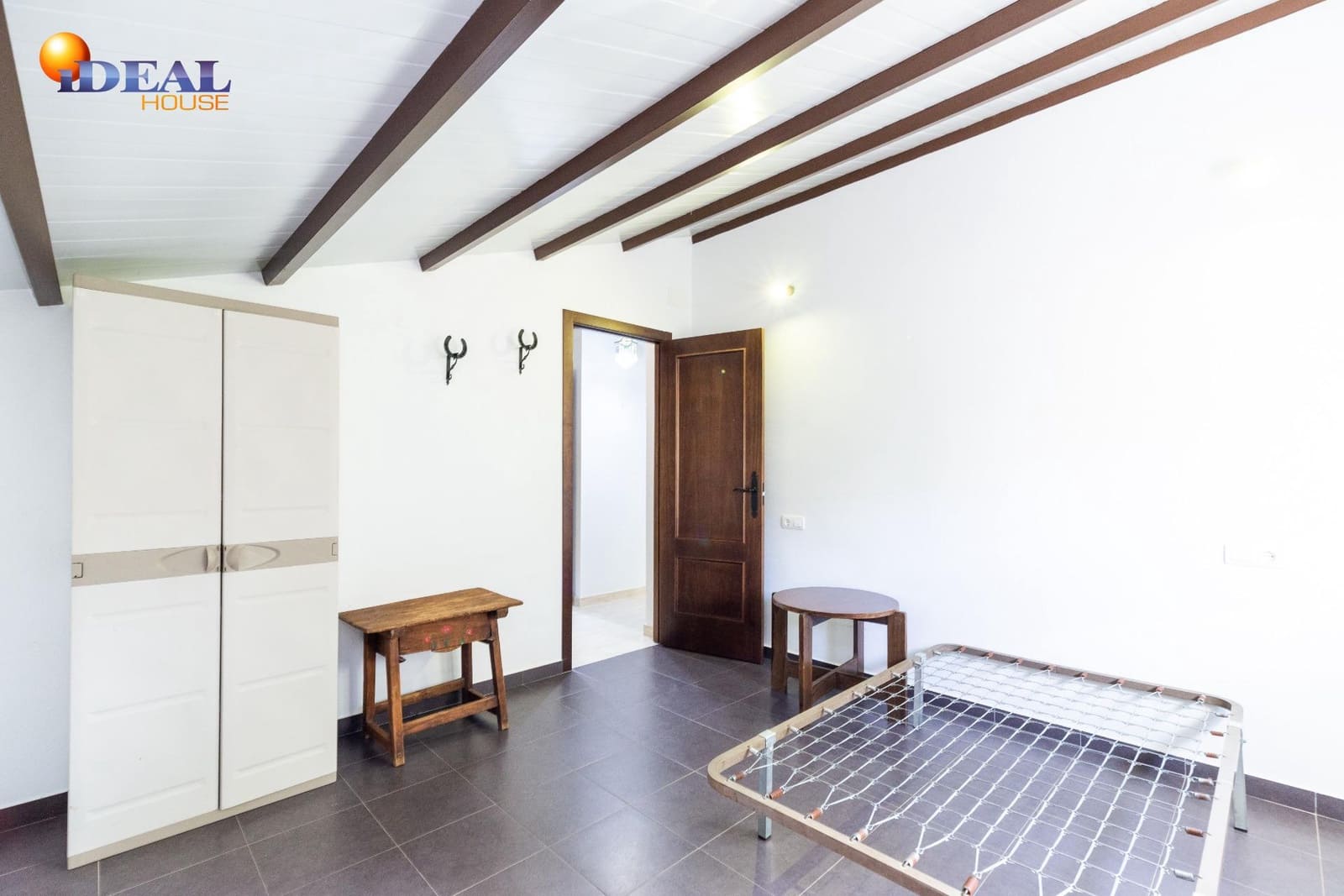 3 bedroom Finca/Country House for sale in Cogollos Vega - € 205,000 (Ref: 9434147)