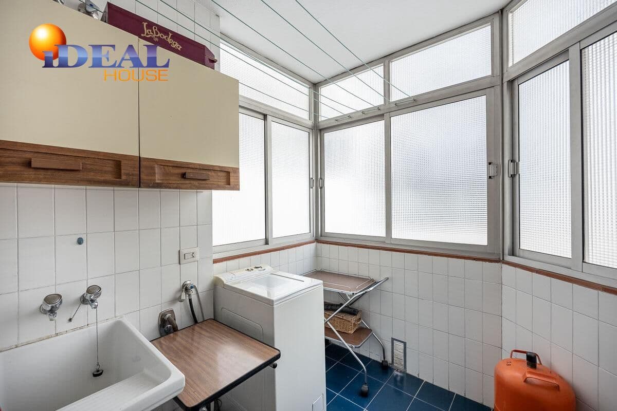 3 bedroom Flat for sale in Granada city with garage - € 385,000 (Ref: 9434150)