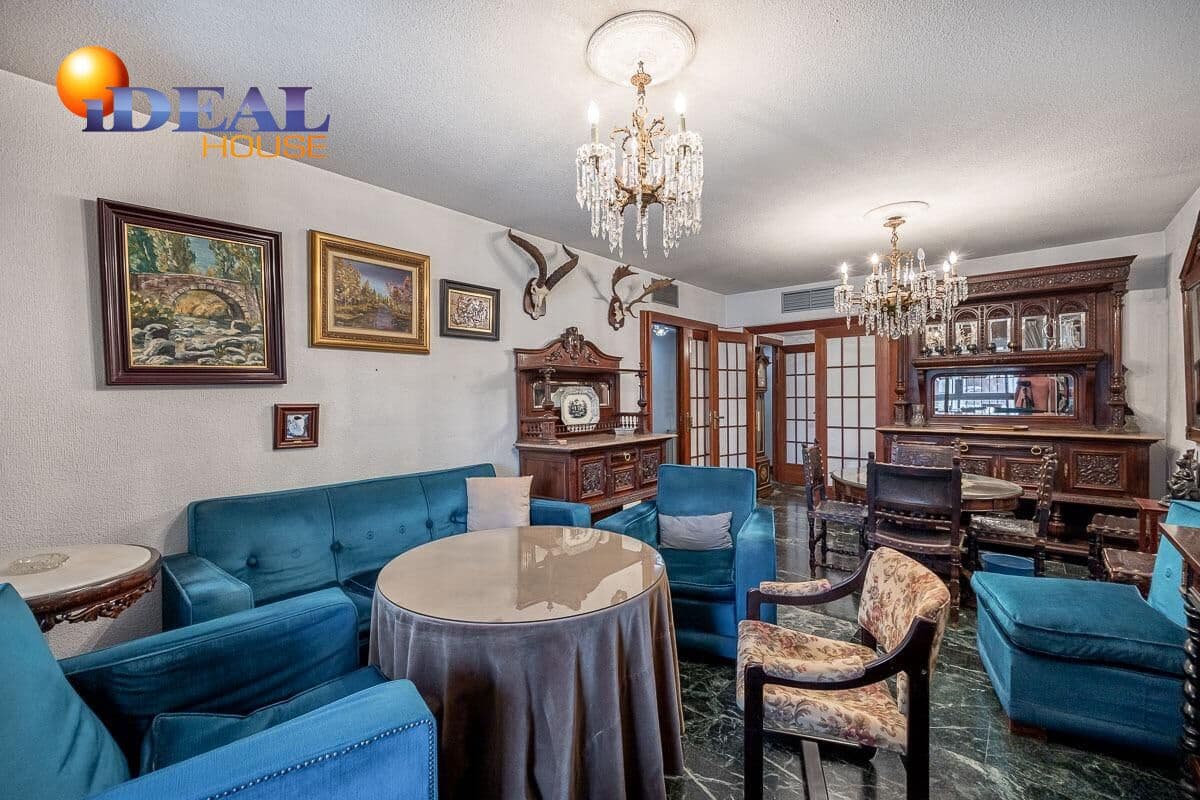 3 bedroom Flat for sale in Granada city with garage - € 385,000 (Ref: 9434150)