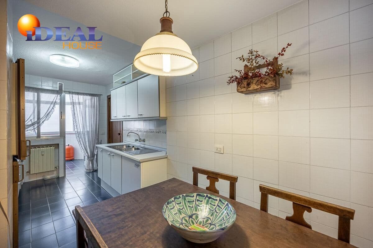 3 bedroom Flat for sale in Granada city with garage - € 385,000 (Ref: 9434150)