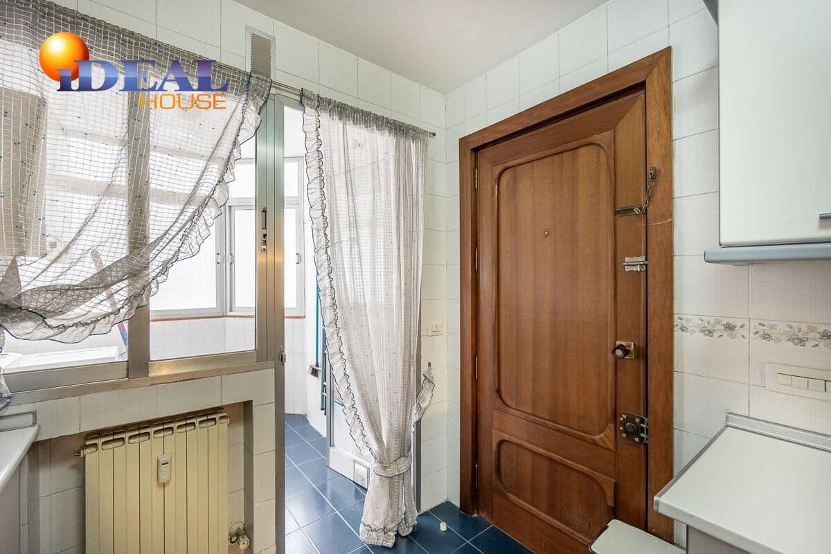 3 bedroom Flat for sale in Granada city with garage - € 385,000 (Ref: 9434150)