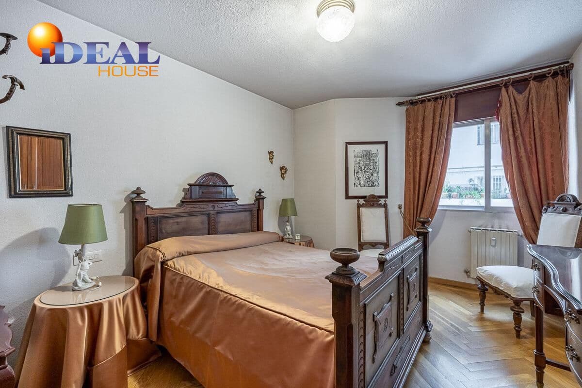 3 bedroom Flat for sale in Granada city with garage - € 385,000 (Ref: 9434150)