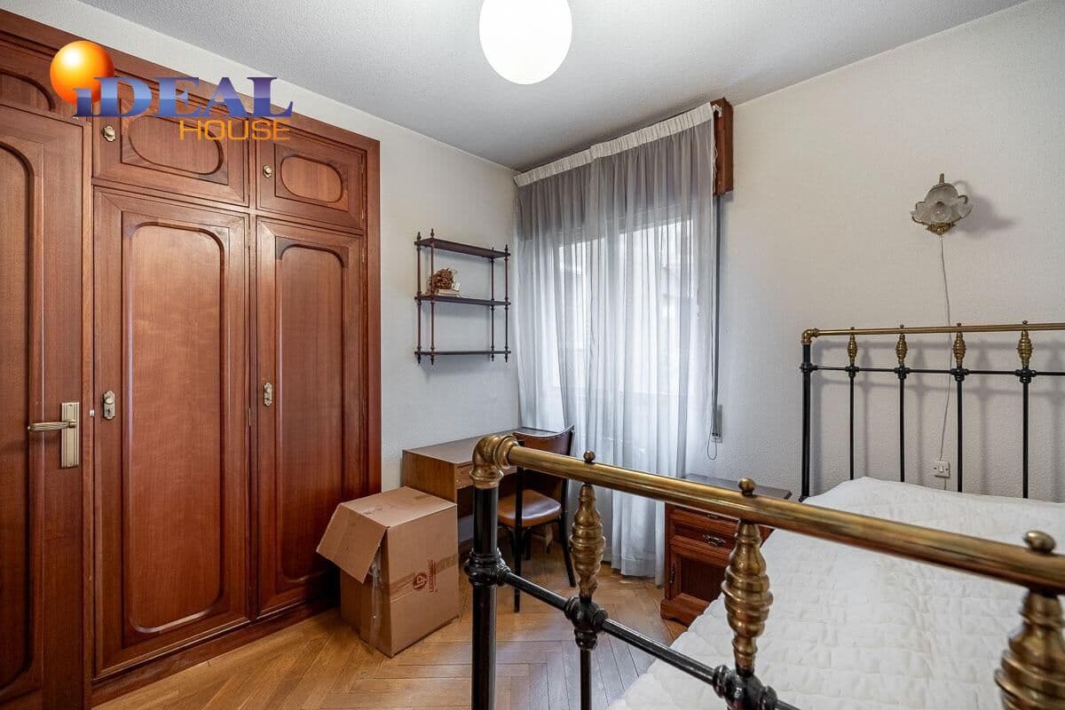 3 bedroom Flat for sale in Granada city with garage - € 385,000 (Ref: 9434150)