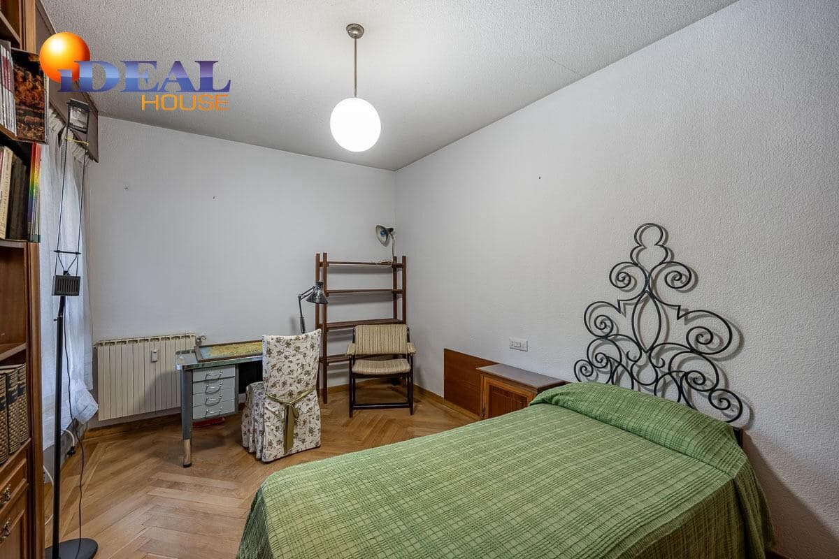 3 bedroom Flat for sale in Granada city with garage - € 385,000 (Ref: 9434150)