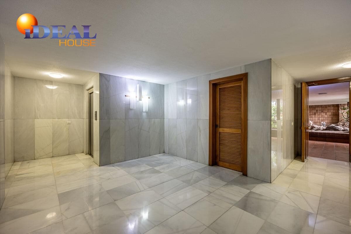 3 bedroom Flat for sale in Granada city with garage - € 385,000 (Ref: 9434150)