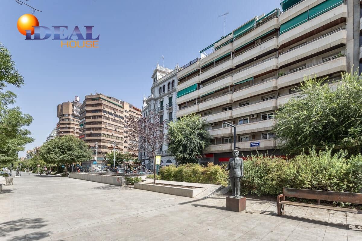 3 bedroom Flat for sale in Granada city with garage - € 385,000 (Ref: 9434150)