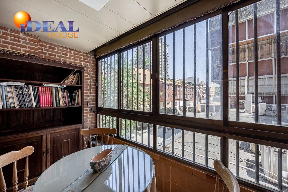 3 bedroom Flat for sale in Granada city with garage - € 385,000 (Ref: 9434150)