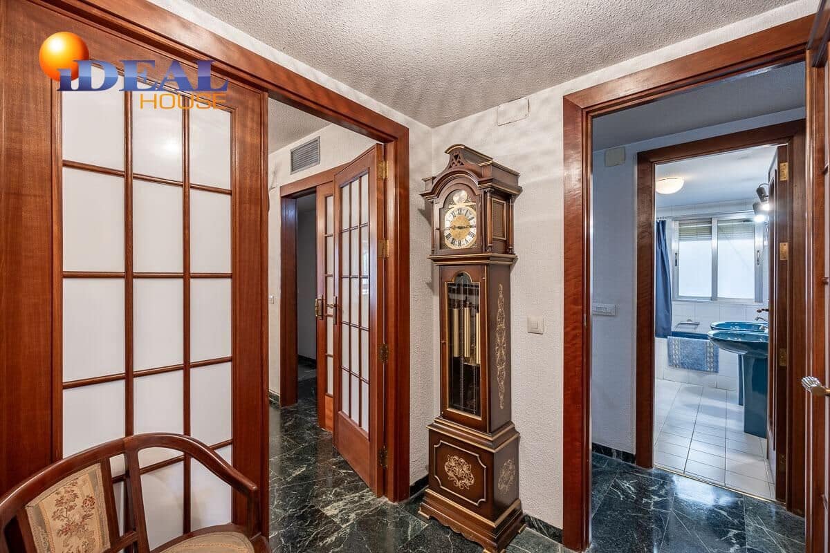 3 bedroom Flat for sale in Granada city with garage - € 385,000 (Ref: 9434150)