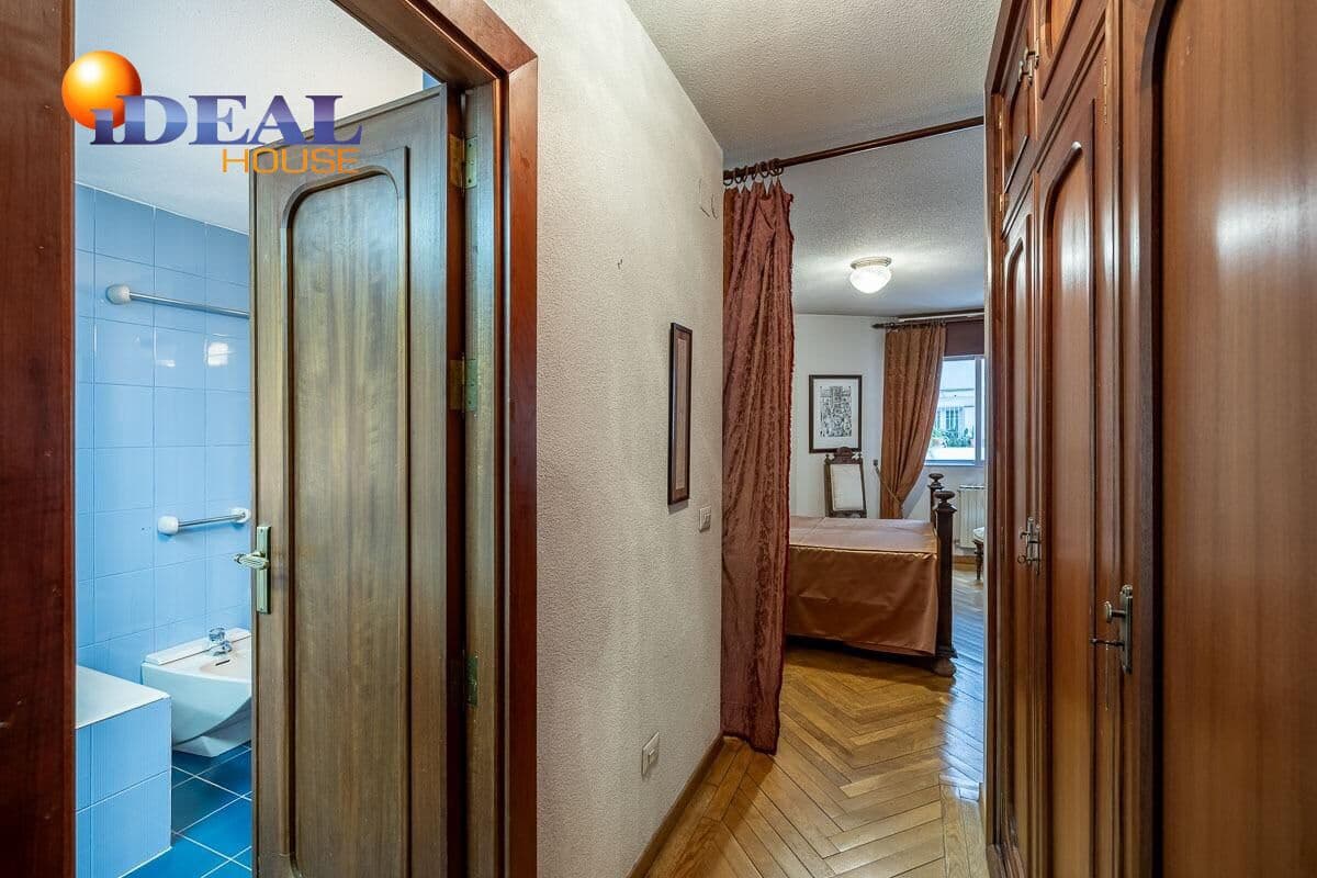 3 bedroom Flat for sale in Granada city with garage - € 385,000 (Ref: 9434150)