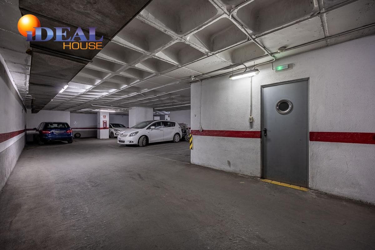 3 bedroom Flat for sale in Granada city with garage - € 385,000 (Ref: 9434150)