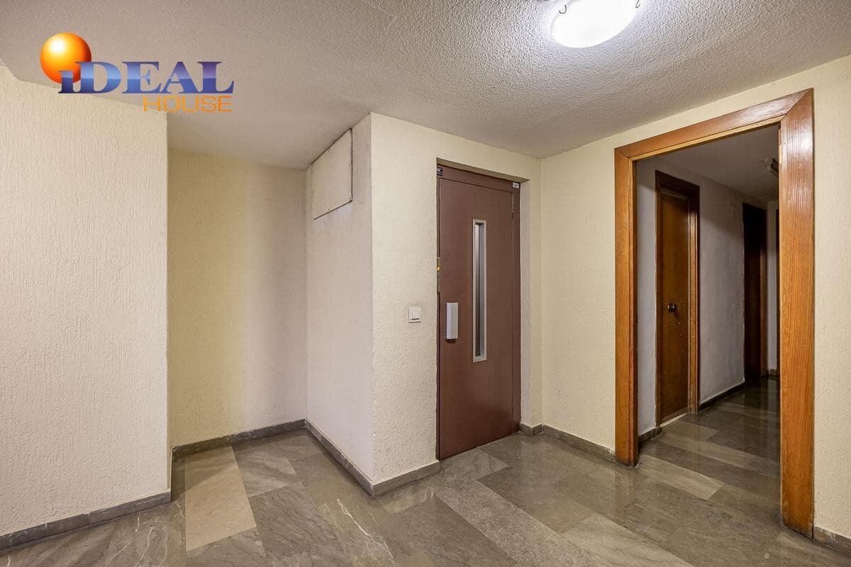 3 bedroom Flat for sale in Granada city with garage - € 385,000 (Ref: 9434150)