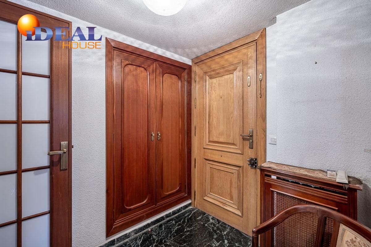3 bedroom Flat for sale in Granada city with garage - € 385,000 (Ref: 9434150)