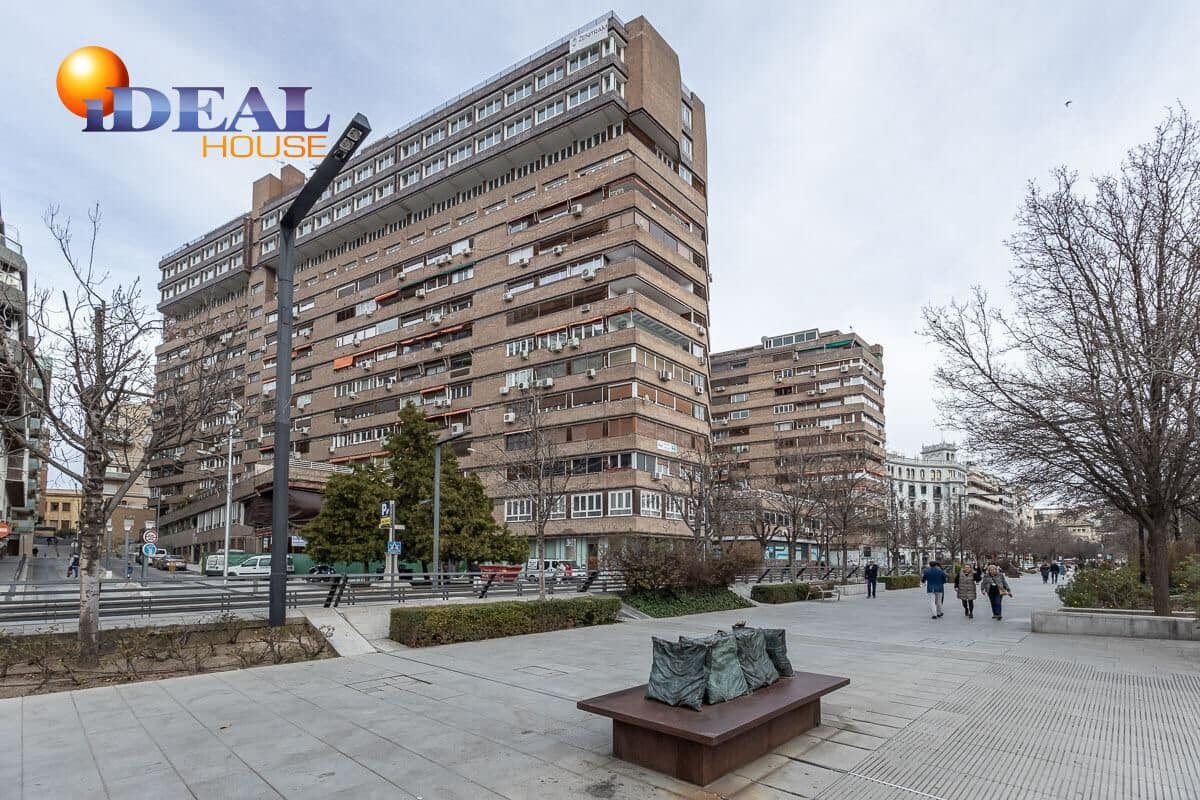 3 bedroom Flat for sale in Granada city with garage - € 385,000 (Ref: 9434150)