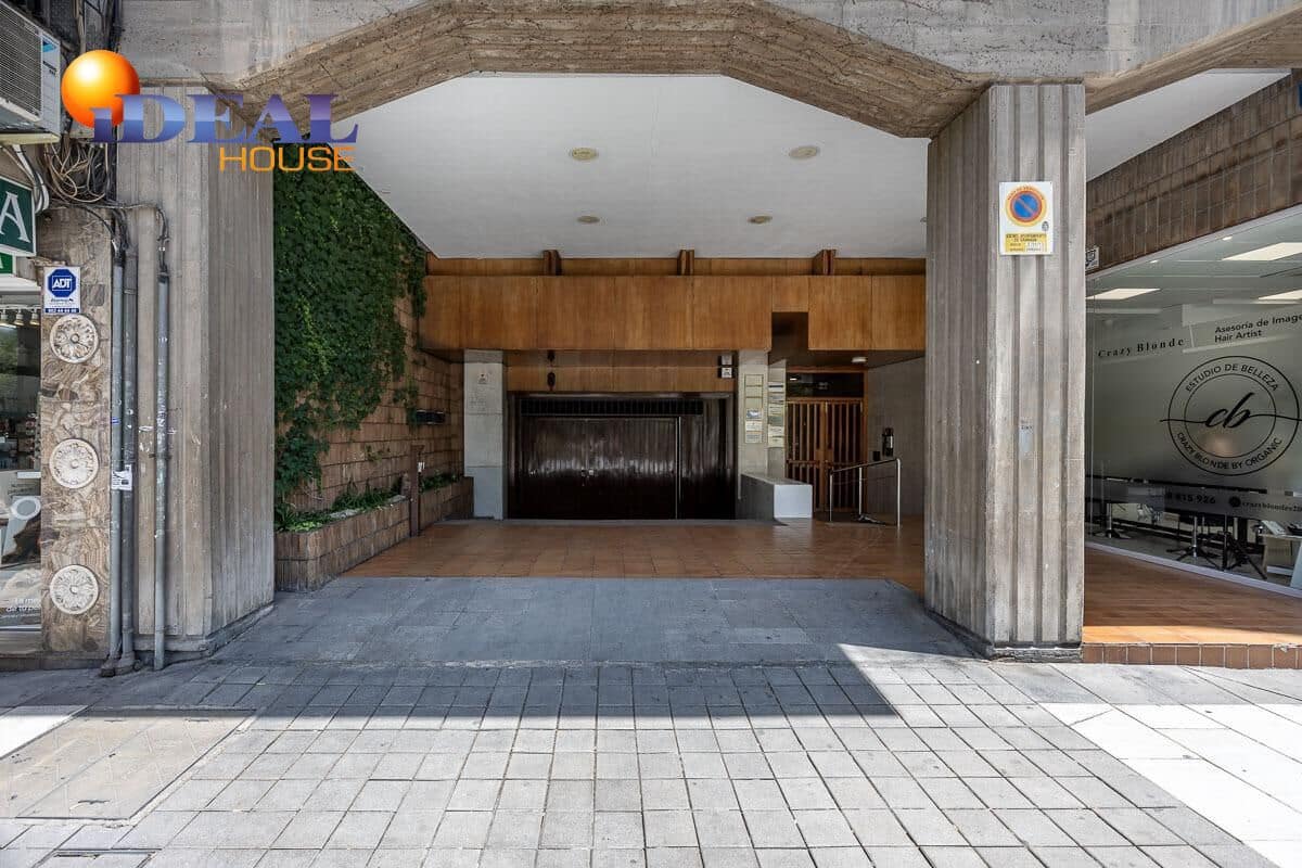 3 bedroom Flat for sale in Granada city with garage - € 385,000 (Ref: 9434150)