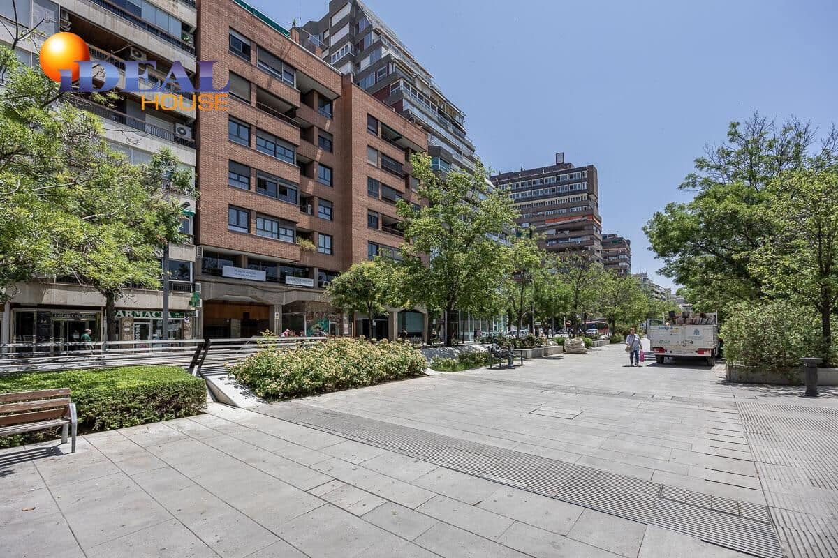 3 bedroom Flat for sale in Granada city with garage - € 385,000 (Ref: 9434150)