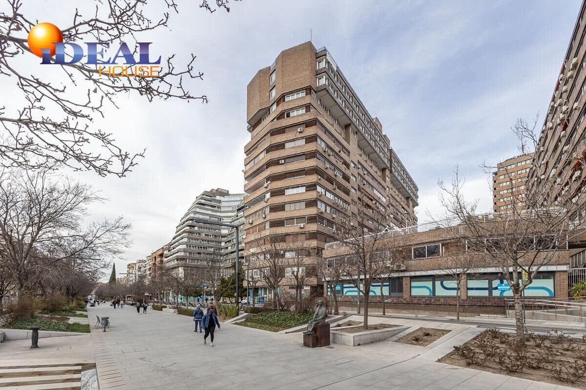 3 bedroom Flat for sale in Granada city with garage - € 385,000 (Ref: 9434150)