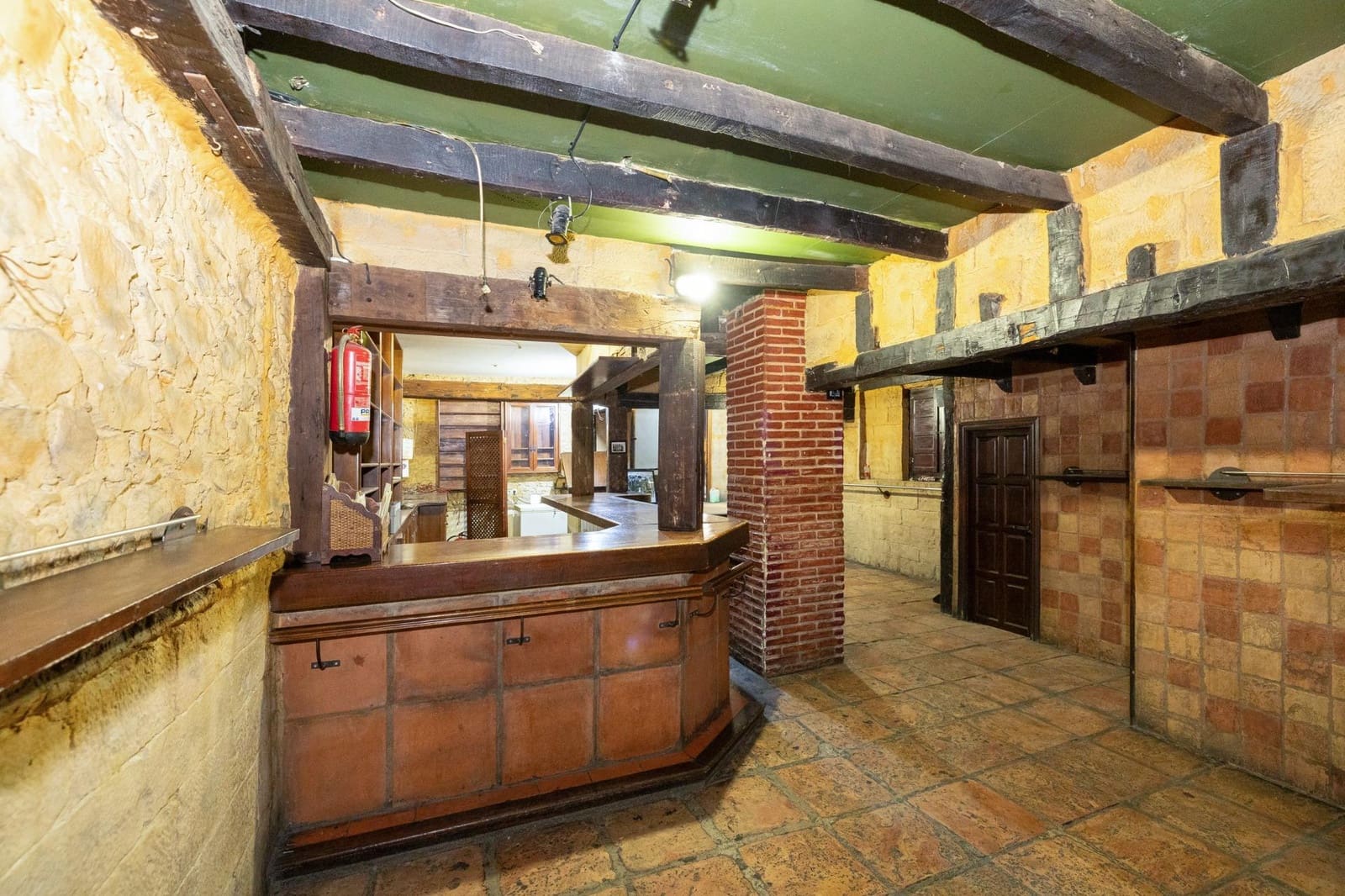 Commercial for sale in Granada city - € 140,000 (Ref: 9434152)